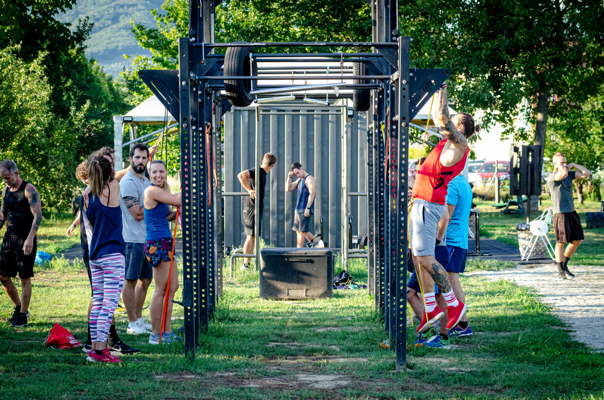 Allenamento di calisthenics all'aperto presso Ego Wellness Park.